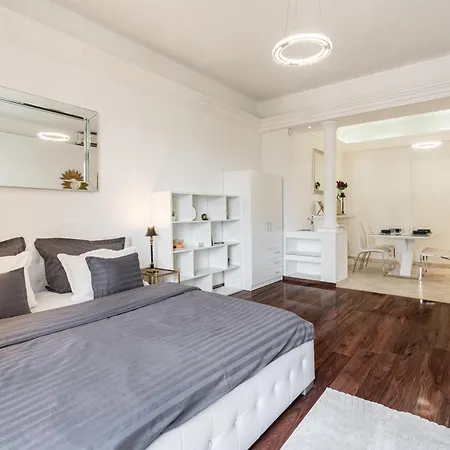 Basilika And Castle Amazing View Luxury Free Parking Upon Reservation 아파트