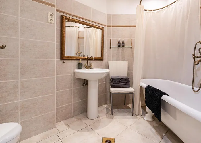 Basilika And Castle Amazing View Luxury Free Parking Upon Reservation 아파트